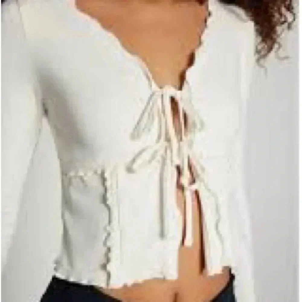 Urban Outfitters Cream Tie Front Long Sleeve Top Size Small NWOT - Picture 7 of 8